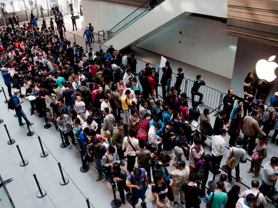 Chineses fazem fila na abertura de loja da Apple em Xangai 