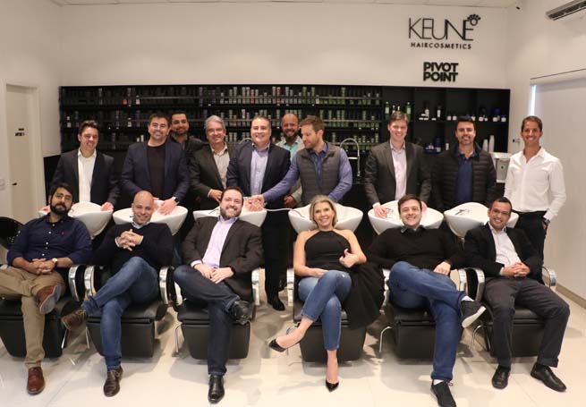 Antonio Borba participa de evento do EO Curitiba na Keune Haircosmetics - Magic Web Design