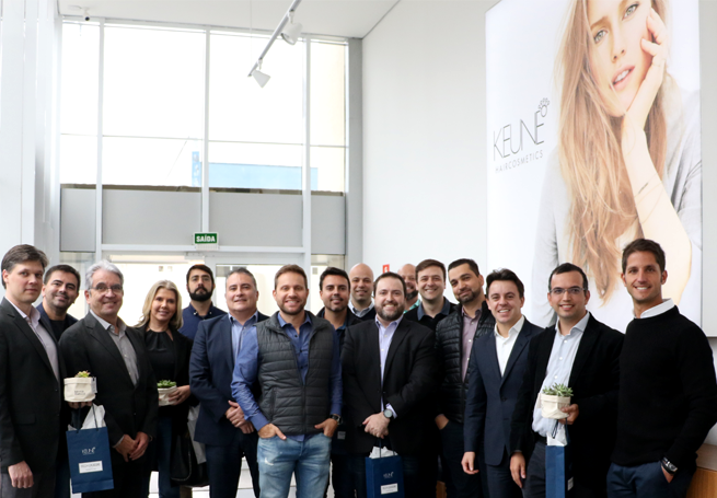 Antonio Borba participa de evento do EO Curitiba na Keune Haircosmetics - Magic Web Design